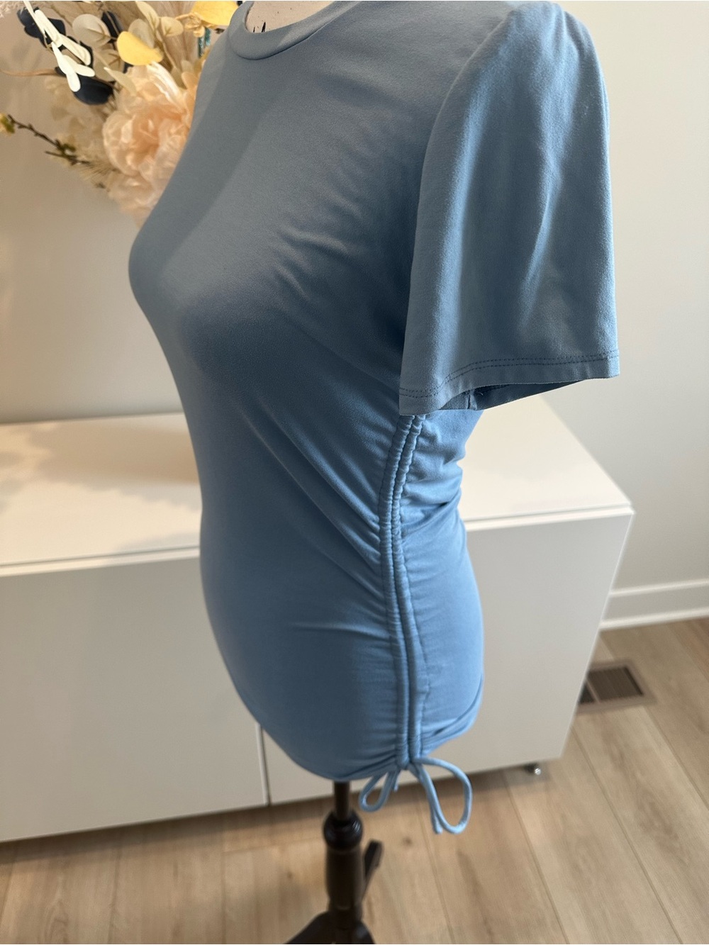 Women’s Short Sleeve Ruched Side T-Shirt in Dusty Blue Fits like a small.